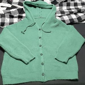 kelly green sweater size 3xl but fits very small. brand new. Beautiful but to sm